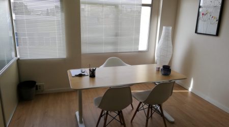 Espacio de trabajo con mesa